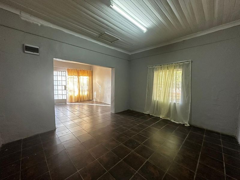 Spacious 3-Bedroom Home with Huge Erf in Peaceful Dealesville - Photo 6