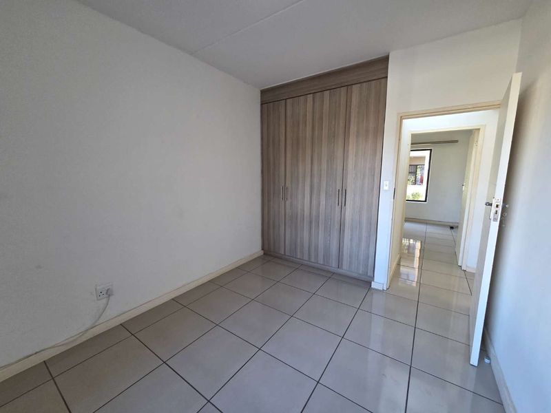 Secure 2-Bedroom Garden Unit – Pet-Friendly - Photo 9