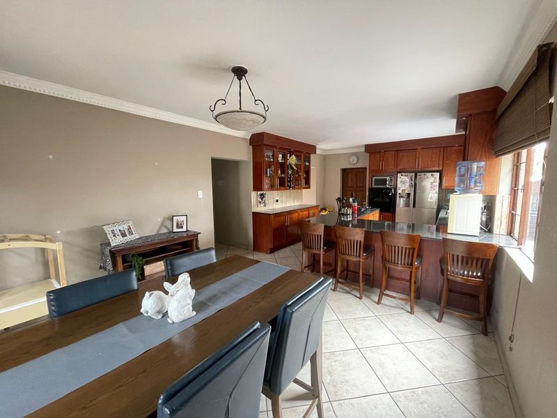 BEAUTIFUL FAMILY HOME FOR SALE IN HIGHLY SOUGHT-AFTER AERO RAND!! - Photo 8