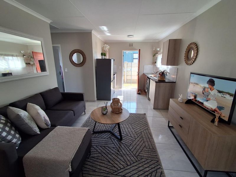 2 Bedroom Full Title Home in Secure Complex - Photo 5