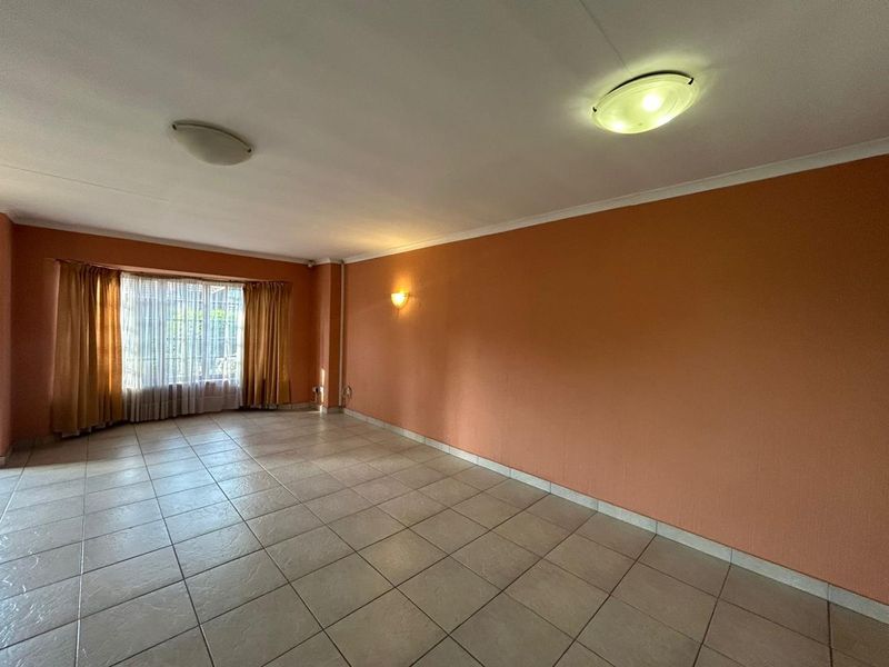 Pet Friendly Simplex For Sale In Goedeburg - Photo 7