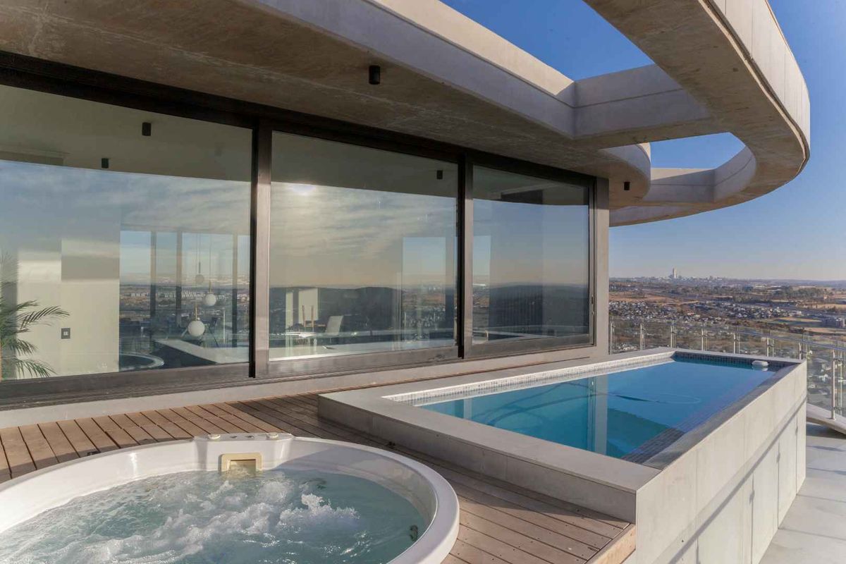 Introducing the Pinnacle of Luxury Living: The Cassini Crown Jewel Penthouse in The Ellipse. - Photo 4