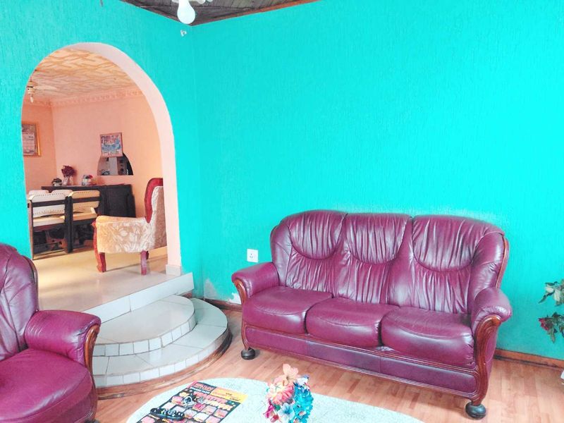 Prime Location: Steps from Palm Springs & Eyethu Mall! - Photo 5