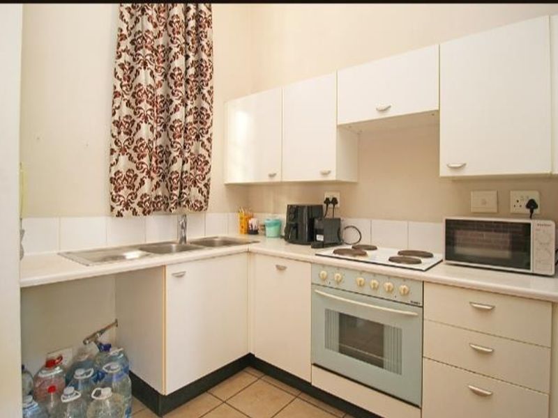 Charming 1-Bed Apartment with Loft in Houghton village Estate - Photo 3