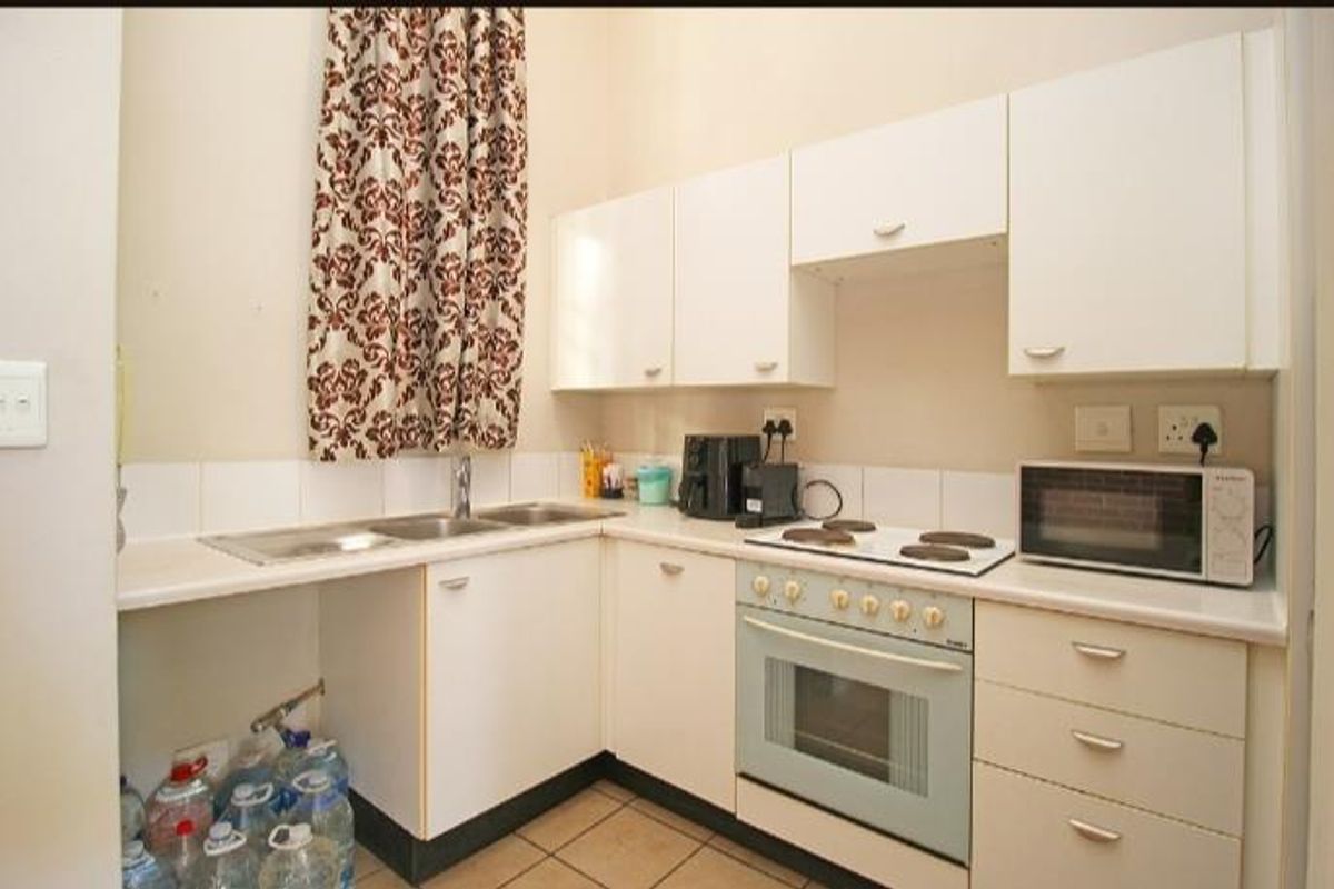 Charming 1-Bed Apartment with Loft in Houghton village Estate - Photo 3