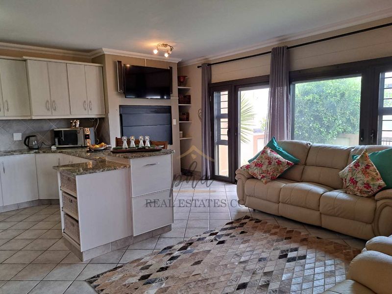 Immaculate 3 bedr, duplex townhouse, close to the beach, for sale in Dolphin Beach. - Photo 9