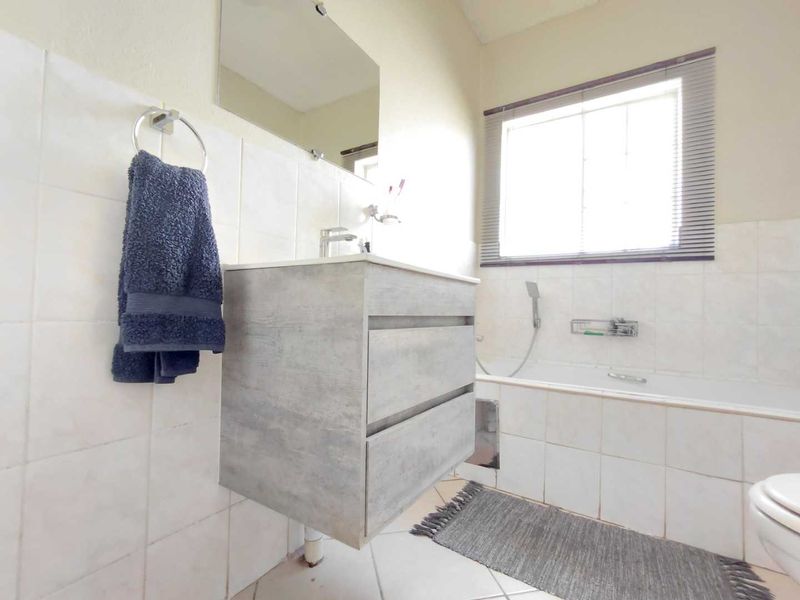 2 Bed 2 Bath Unit in Honeypark For Sale - Photo 5