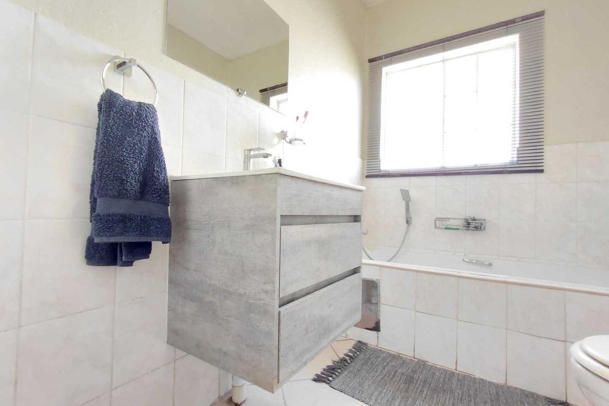 2 Bed 2 Bath Unit in Honeypark For Sale - Photo 5