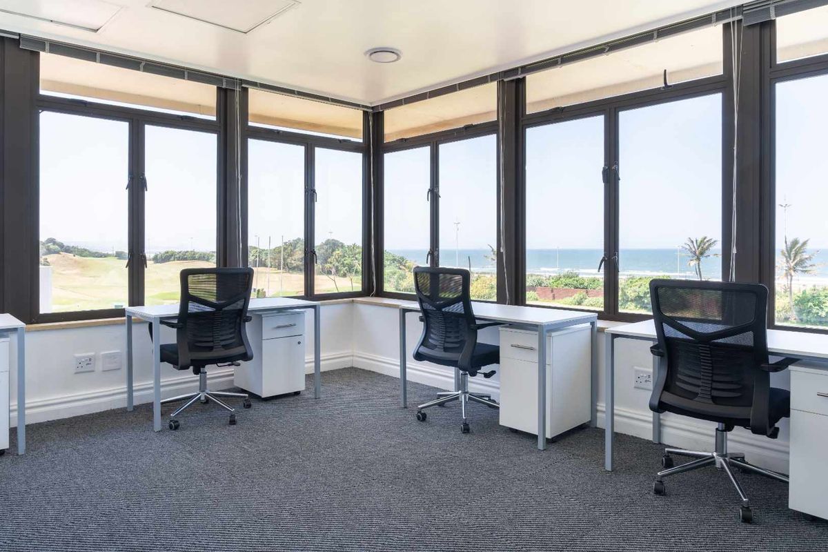 Workspaces, services and support to help you work better in Regus Country Club - Photo 4