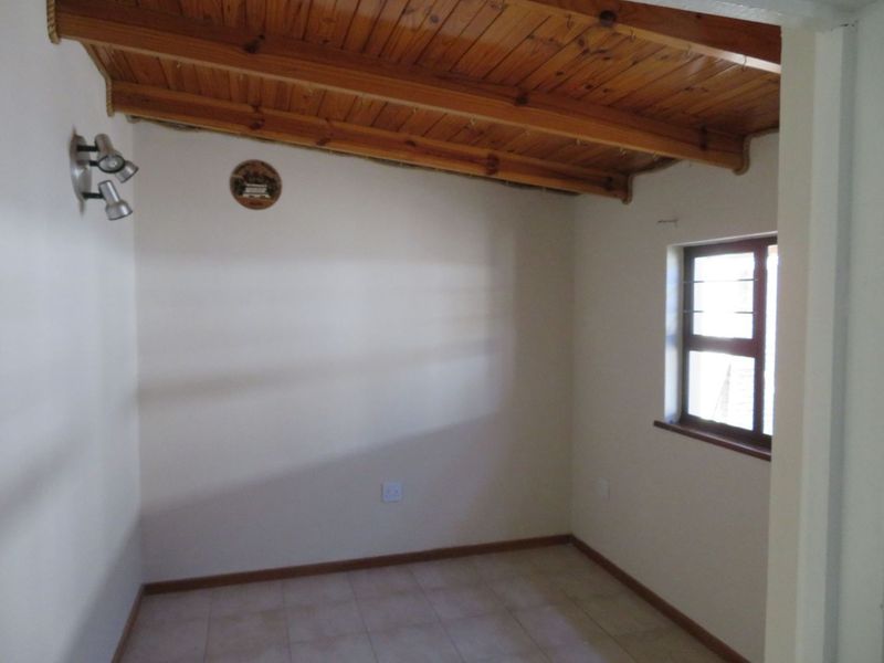 Spacious Family Home and Flat situated in a popular central prime area in Walvis Bay - Photo 8