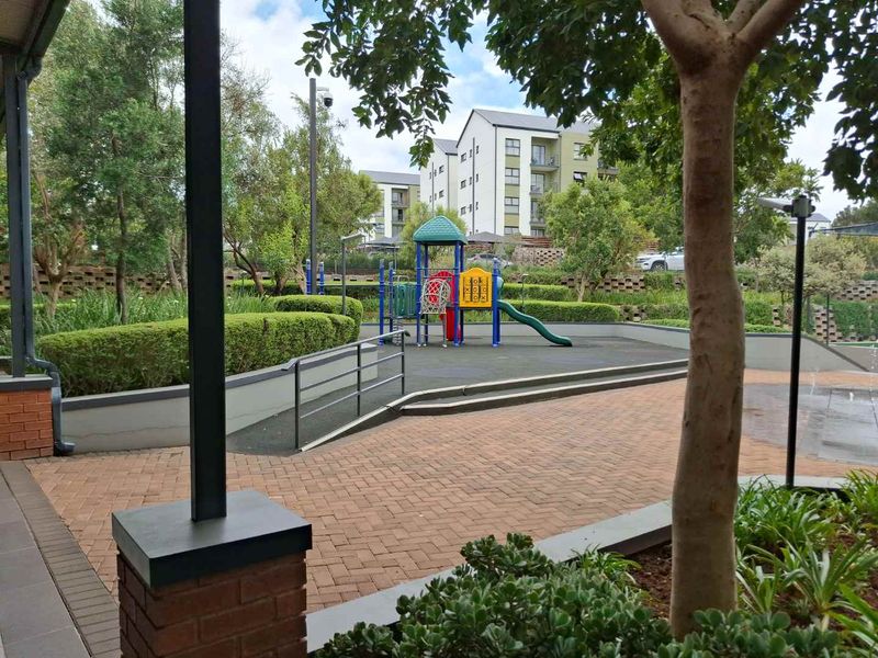 "Charming Studio with Pool & Gym: A Smart Investment!" - Photo 5