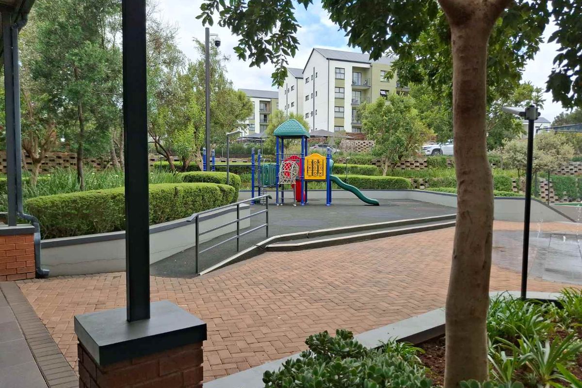 "Charming Studio with Pool & Gym: A Smart Investment!" - Photo 5