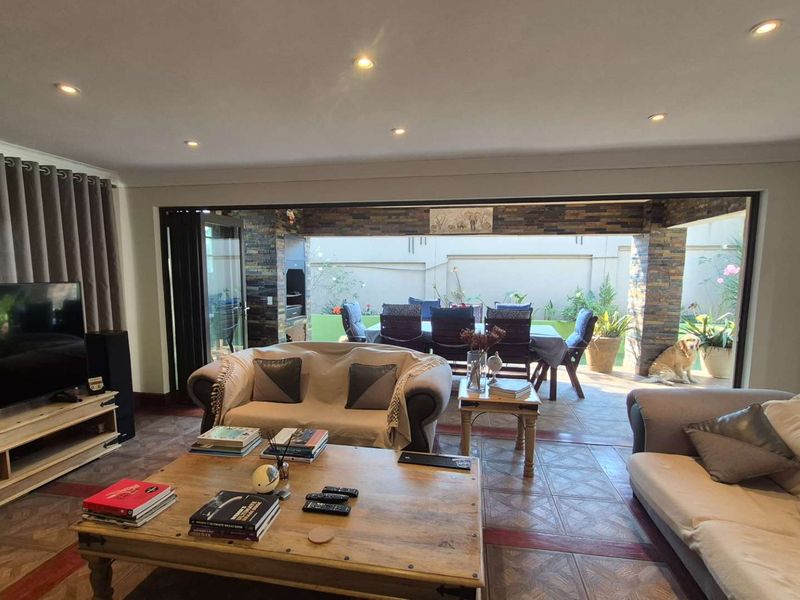 A Country-Style Family Haven with Separate Cottage in the Heart of Douglasdale - Photo 8