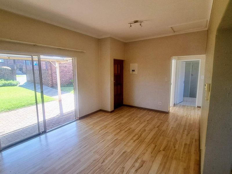 2 bedroom simplex to let in Sashann, Oakdene - Photo 8