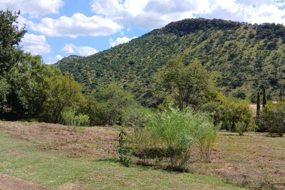Discover the perfect opportunity to build your dream home in the prestigious Ville D’Afrique Estate, Hartbeespoort! - Photo 2