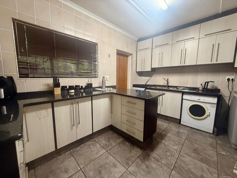 3 Bedroom Townhouse for Sale in Vryheid - Photo 8