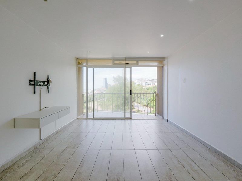 Newly renovated and on the beach - Photo 7