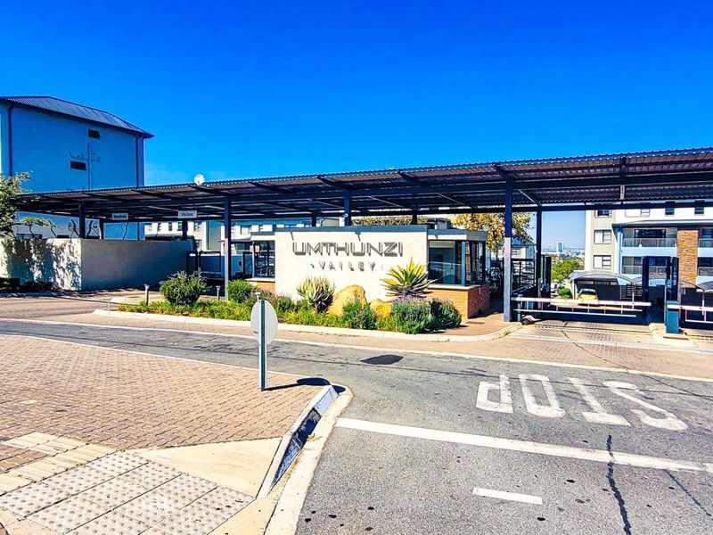 "Elegant property nestled in the fauna of Carlswald, Midrand." - Photo 2