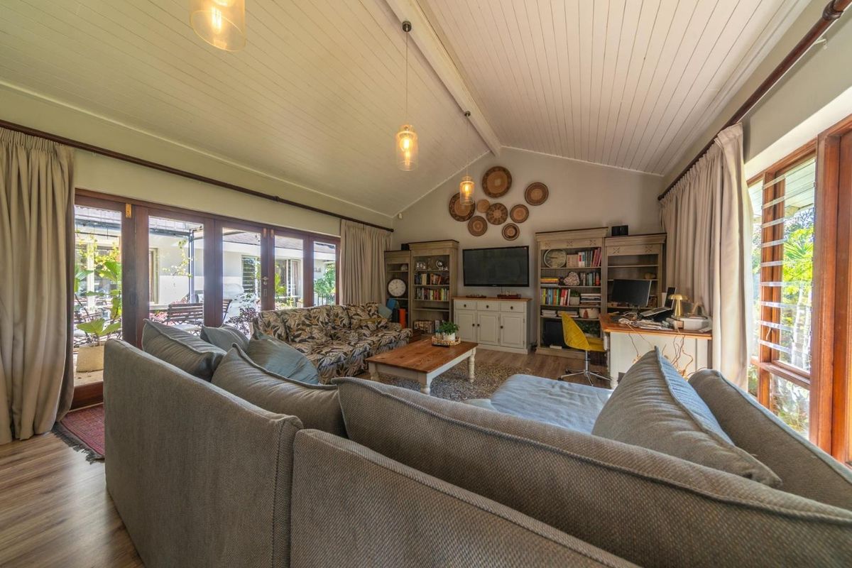 Furnished 4 Bedroom house to rent - Photo 3