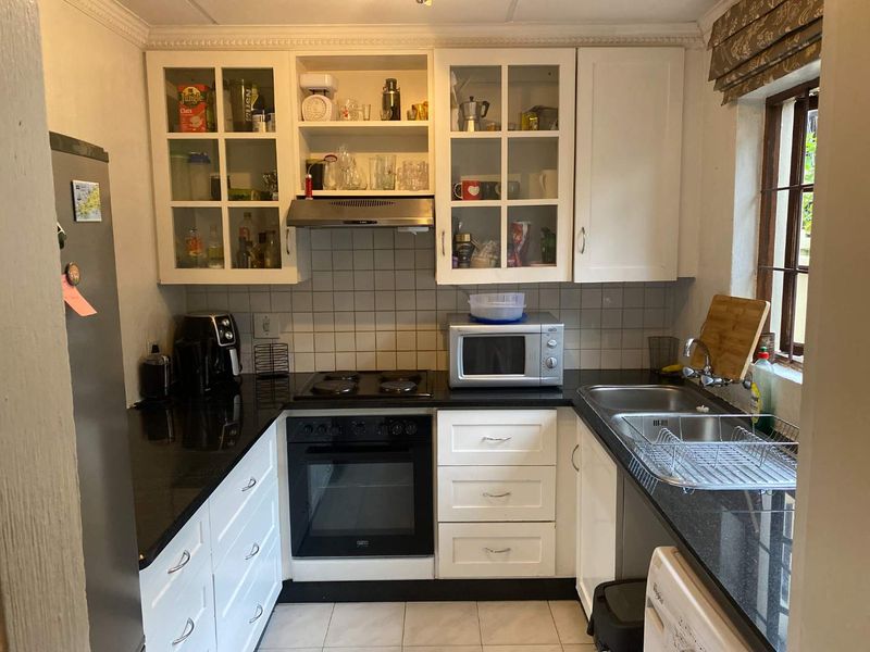 Always in demand! Exceptional location, Spacious "Lock-Up and Go" - Photo 7