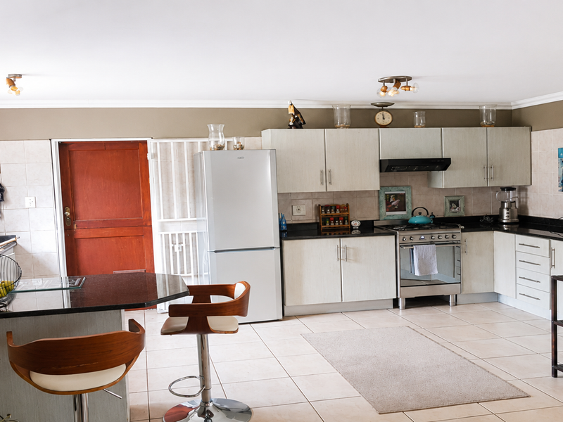 CHARMING 3 BEDROOM TOWNHOUSE FOR SALE IN A SECURE ESTATE – EQUESTRIA - Photo 5
