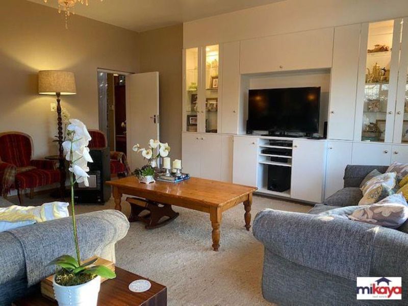 Sophisticated Charm and Elegance PLUS 3 flats! - Photo 3