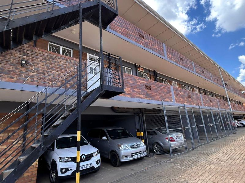 Bachelor Apartment in Secure Portofino Estate – Rhodesfield - Photo 8