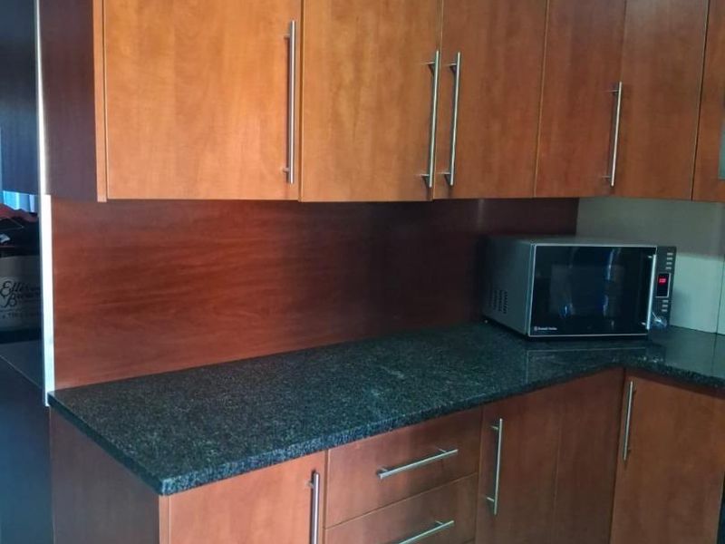 Stylish 3-Bedroom Townhouse in Secure Estate – Urgent Sale - Photo 5