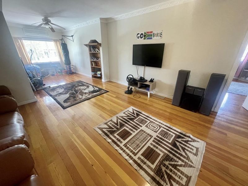 Hendra - Beautiful 7-Bedroom Family Home in Durban North - Photo 10