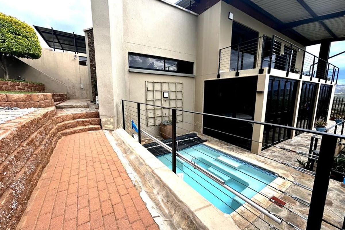 3 Bedroom House For Sale in Kleine Kuppe - Photo 2