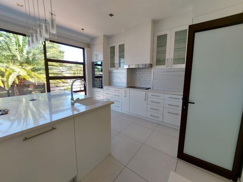 5 Bedroom House TO LET in Suiderhof - Photo 4
