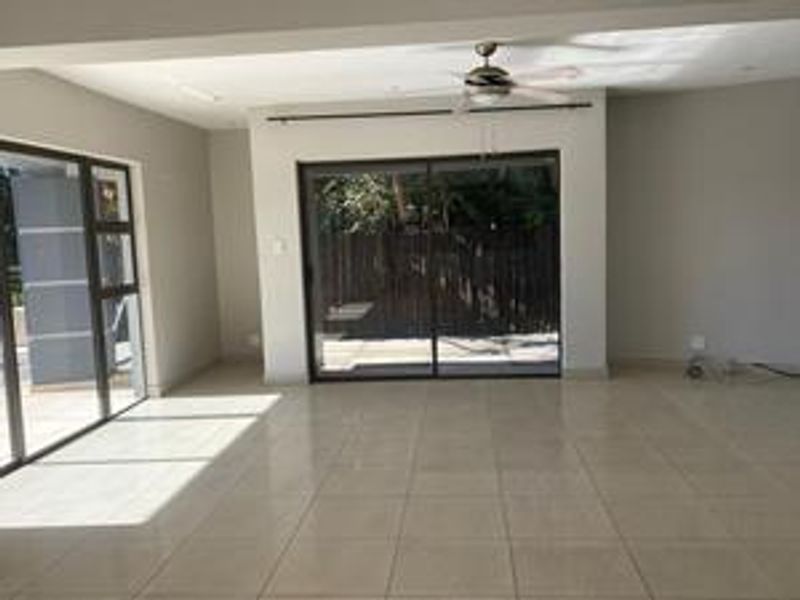 House For Sale in Palm Lakes Estate - Photo 10