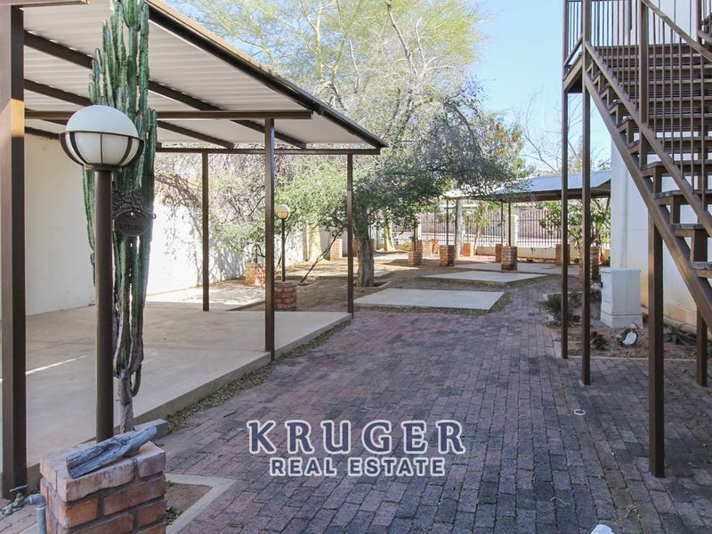 Business property available in the heart of Outjo - Photo 7