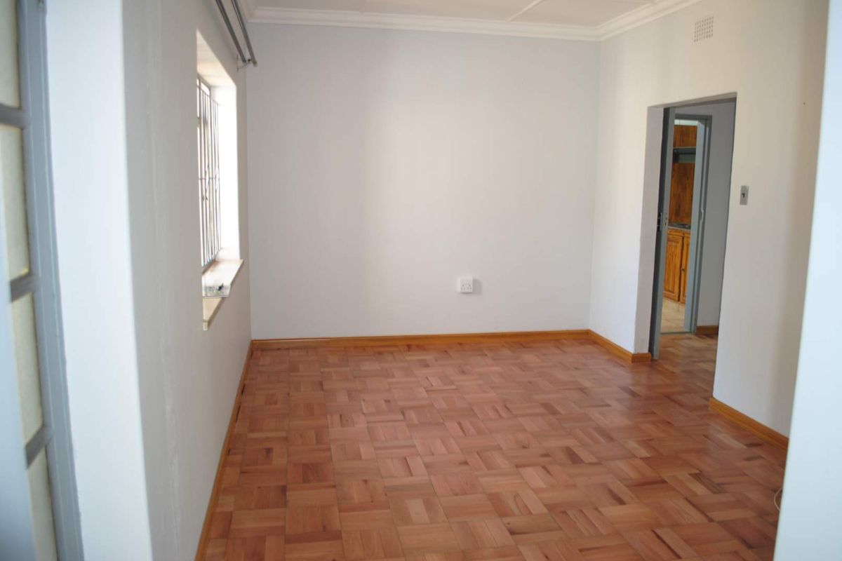 Old but neat 3 Bedroom house to rent - Photo 4