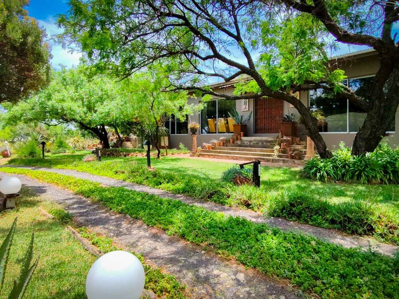 Own this retreat close to Hartbeespoort Dam - Photo 2