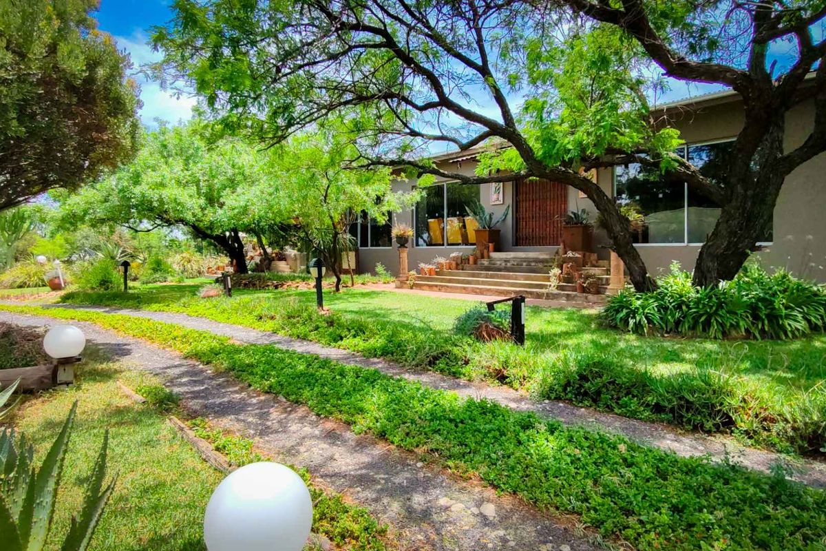 Own this retreat close to Hartbeespoort Dam - Photo 2