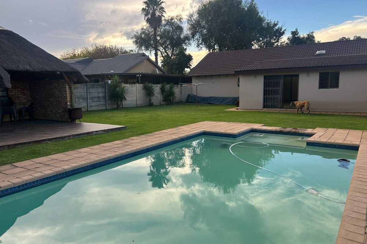 **Charming Family Home with Exceptional Outdoor Entertainment Space** - Photo 5