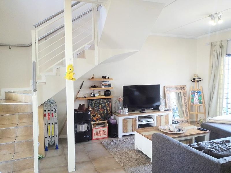 Stunning Sunninghill Duplex: Light-Filled & Priced to Sell! - Photo 2