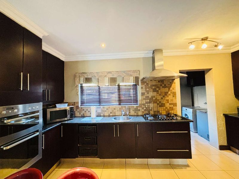 Family Home For Sale in Stoneridge Country Estate - Photo 7