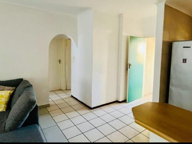 2 Bedroom Apartment in Oakwood Mews Germiston - Photo 3