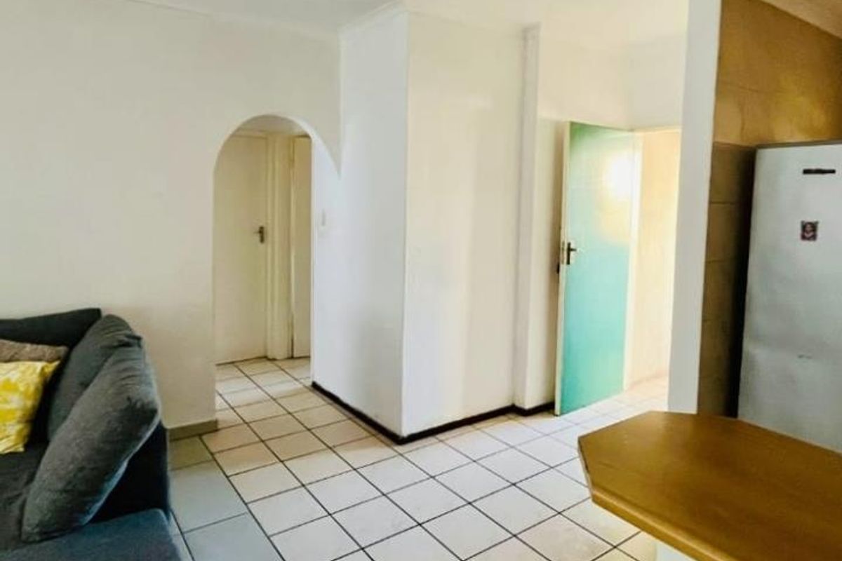 2 Bedroom Apartment in Oakwood Mews Germiston - Photo 3