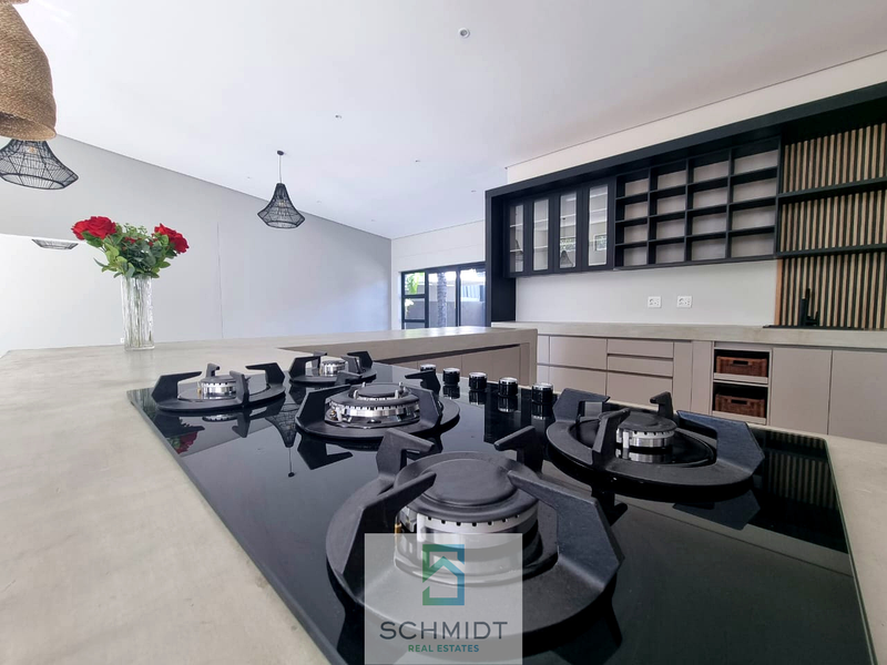 Exceptional Luxury Living in Suiderhof | Home with 2 Flatlets For Sale - Photo 6