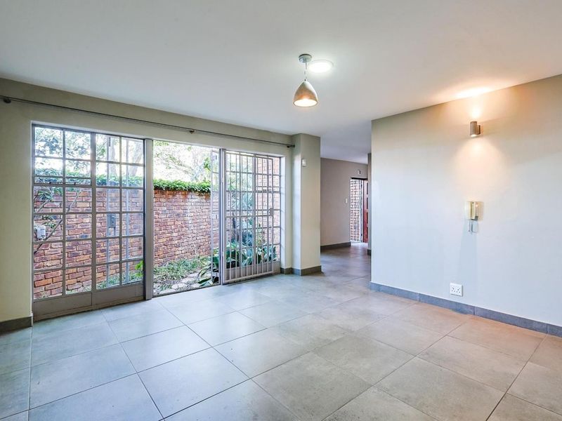 Gourmet Living - Modern Open-Plan Home in a Prestigious Suburb - Photo 6