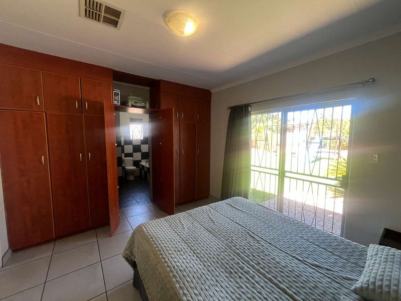 Immaculate 4-Bedroom Family Home in a Popular Neighbourhood - Photo 5