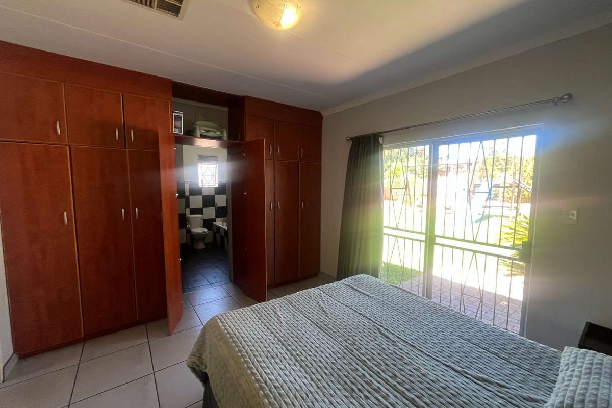 Immaculate 4-Bedroom Family Home in a Popular Neighbourhood - Photo 5