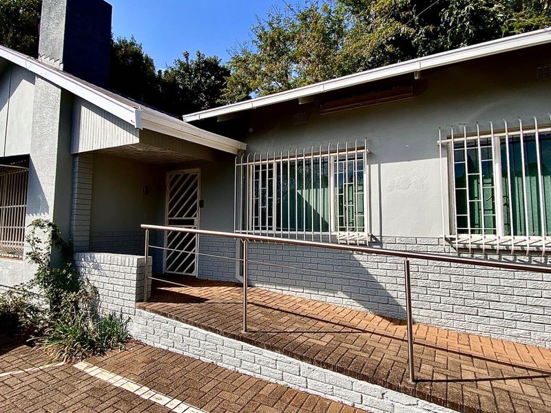 Family Home with a Spacious Yard - Photo 4