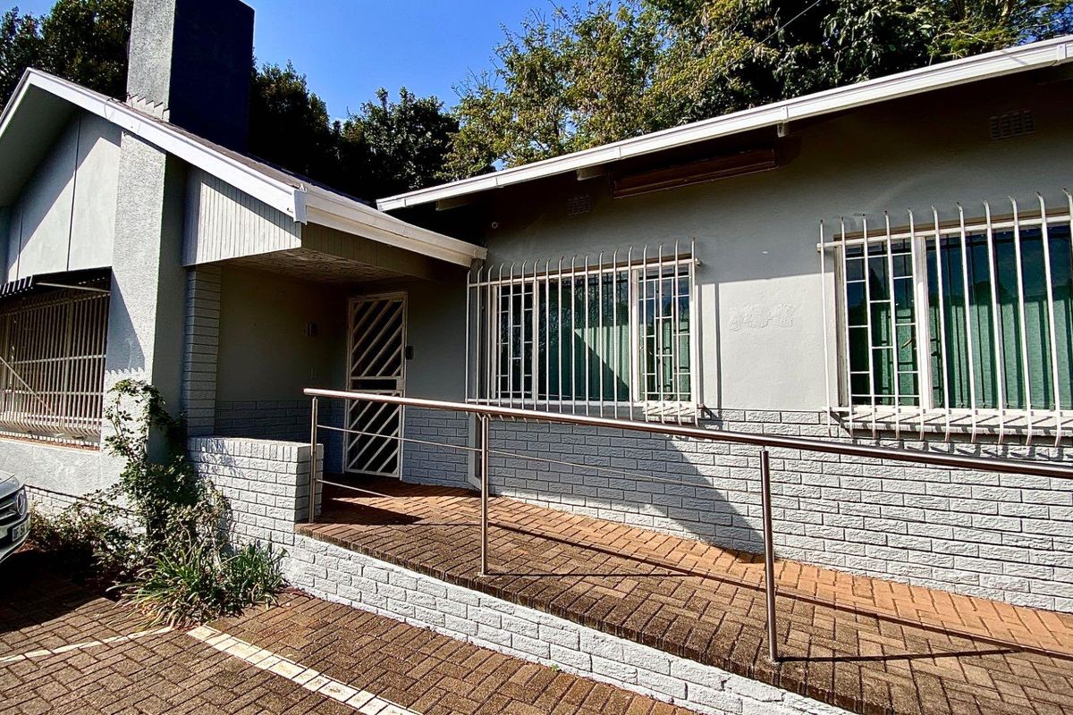 Family Home with a Spacious Yard - Photo 4