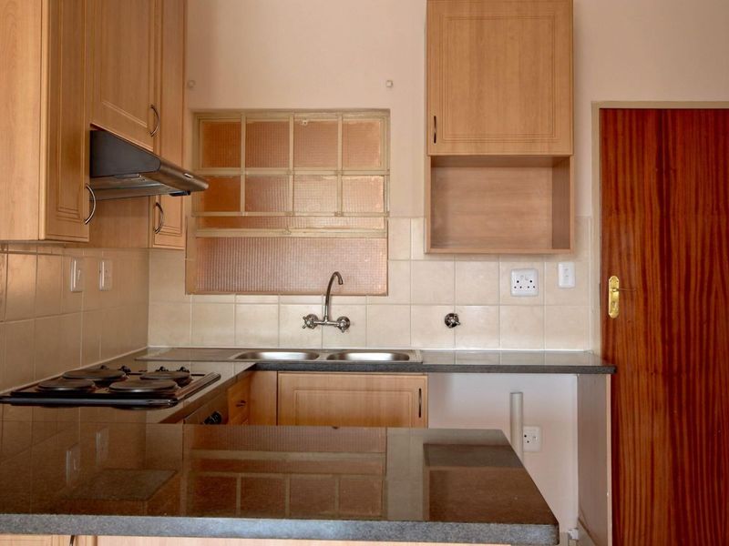 Loadshedding-Free Area - Available Immediately! - Photo 7