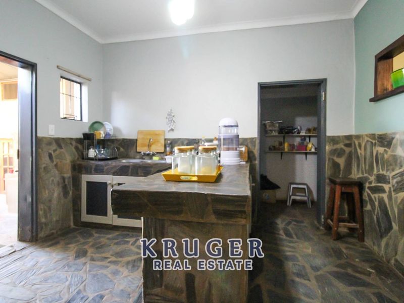 Family Home with Flat for Sale – Outjo - Photo 3