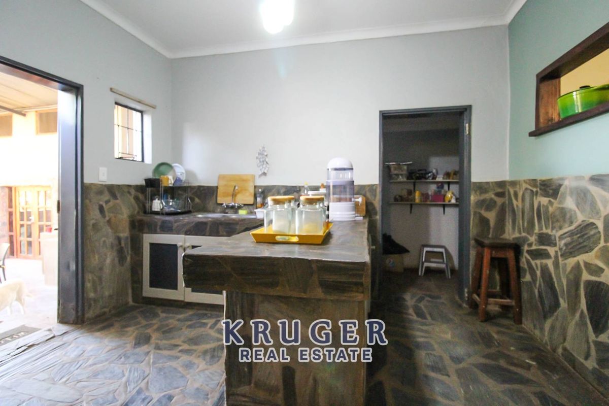 Family Home with Flat for Sale – Outjo - Photo 3